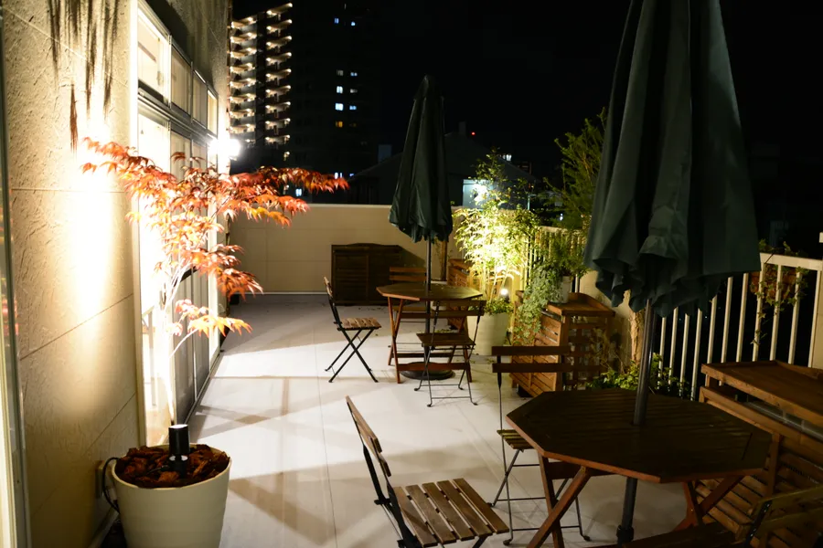 小浜　夜のテラス